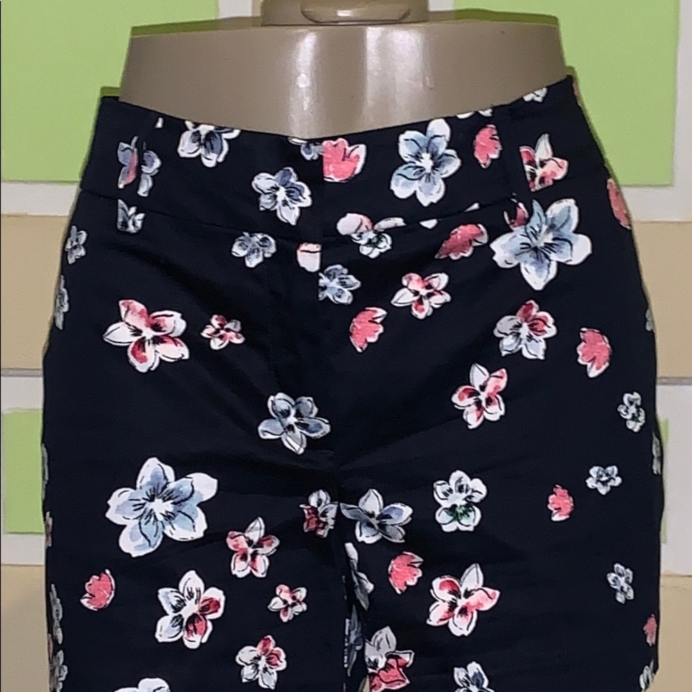 ANN TAYLOR 8p flower shorts navy pink &white